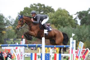 Olivier Guillon riding Lord De Theize